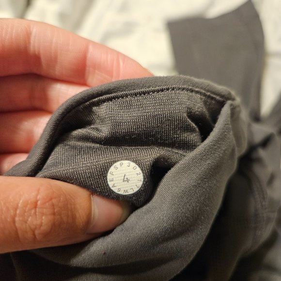 RARE Lululemon Pushing Limits Crop 21" Dark Carbon size 4 - Picture 3 of 5